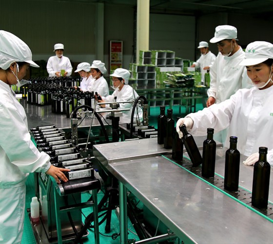 祥宇特級(jí)初榨橄欖油作為國(guó)產(chǎn)優(yōu)質(zhì)橄欖油，始終以質(zhì)量求生存、以品牌謀發(fā)展、以質(zhì)量創(chuàng)業(yè)績(jī)、以品質(zhì)追卓越。在近20年的辛苦耕耘，在品質(zhì)方面的不斷改進(jìn)..